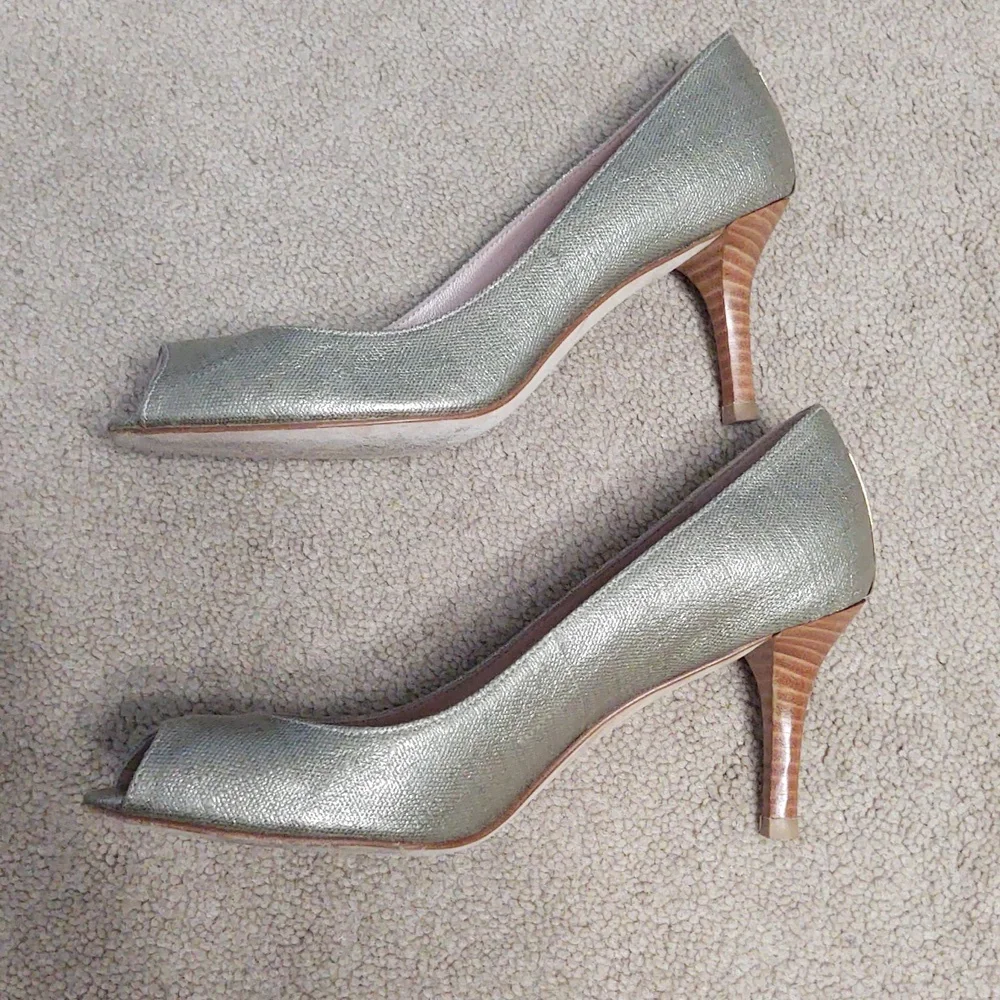VGUC Stuart Weitzman silver metallic peep toe pumps with wood heels